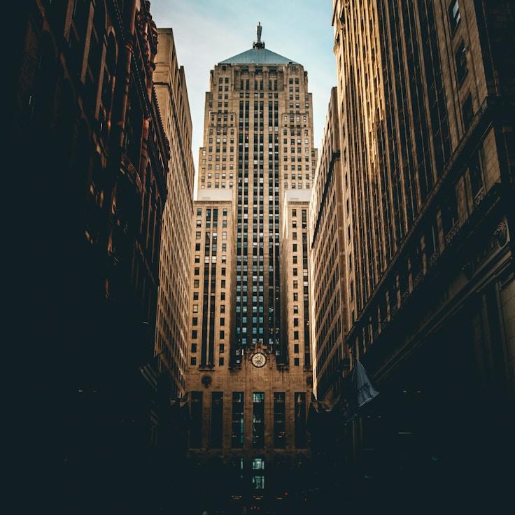 Parents evaluating schools in Germany